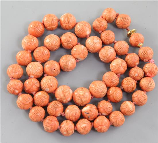 A Chinese coral bead necklace, late 19th / early 20th century, total drop 32.5cm